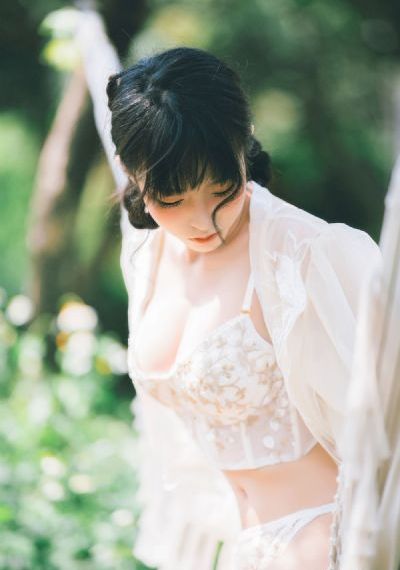 客厅乱h亲女受孕